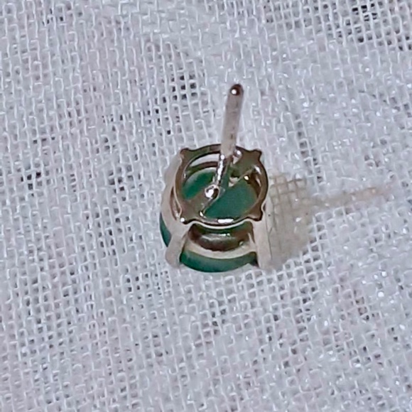 14k solid White Gold Round Faceted Genuine Emerald Stud Earrings - Picture 2 of 8